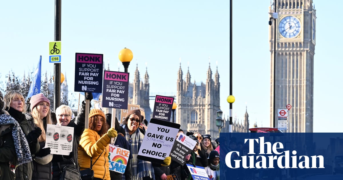 Nine out of 10 nurses in England, Wales and Northern Ireland reject pay award